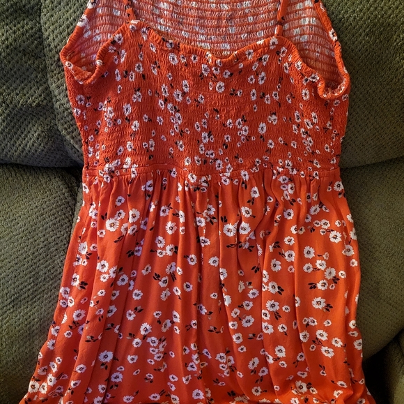 Smocked red bodice dress - Picture 3 of 7
